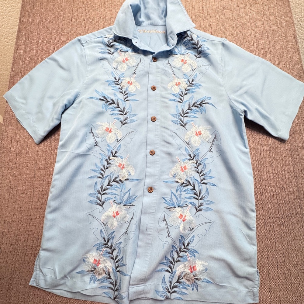 Caribbean Mens Blue Hibiscus Embroidered Short Sleeve Button Down Shirt Small